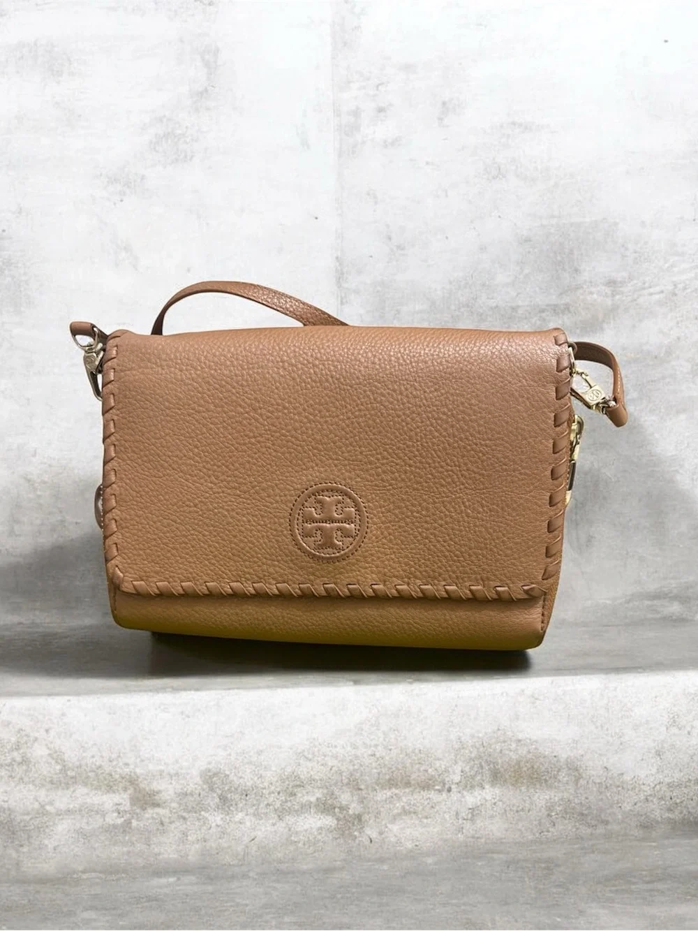 Tory Burch Tan Whipstitch Pebbled Leather Crossbody and Dust Bag - Picture 1 of 7